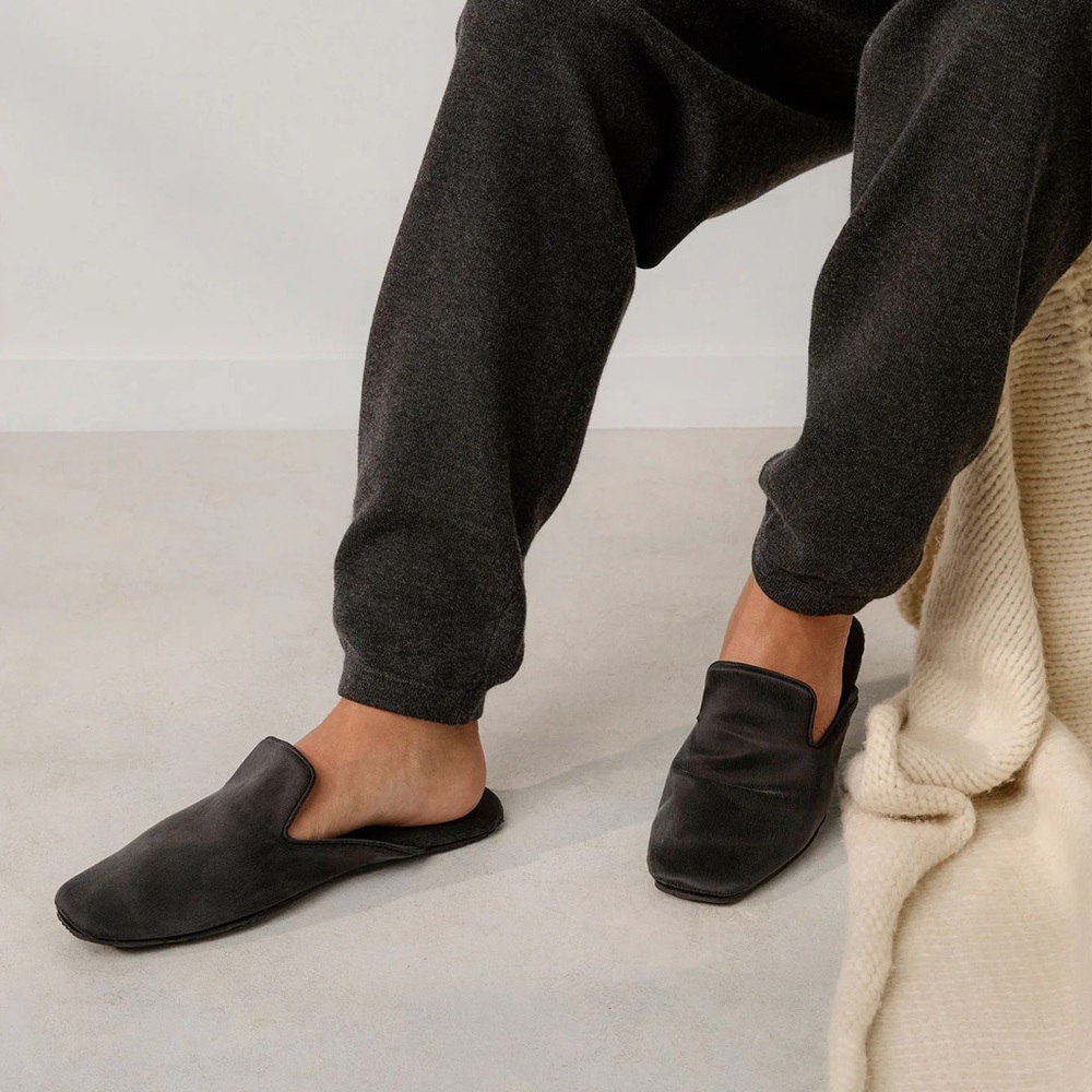 LUNYA Luxury Silk Slipper Immersed Black Size 8